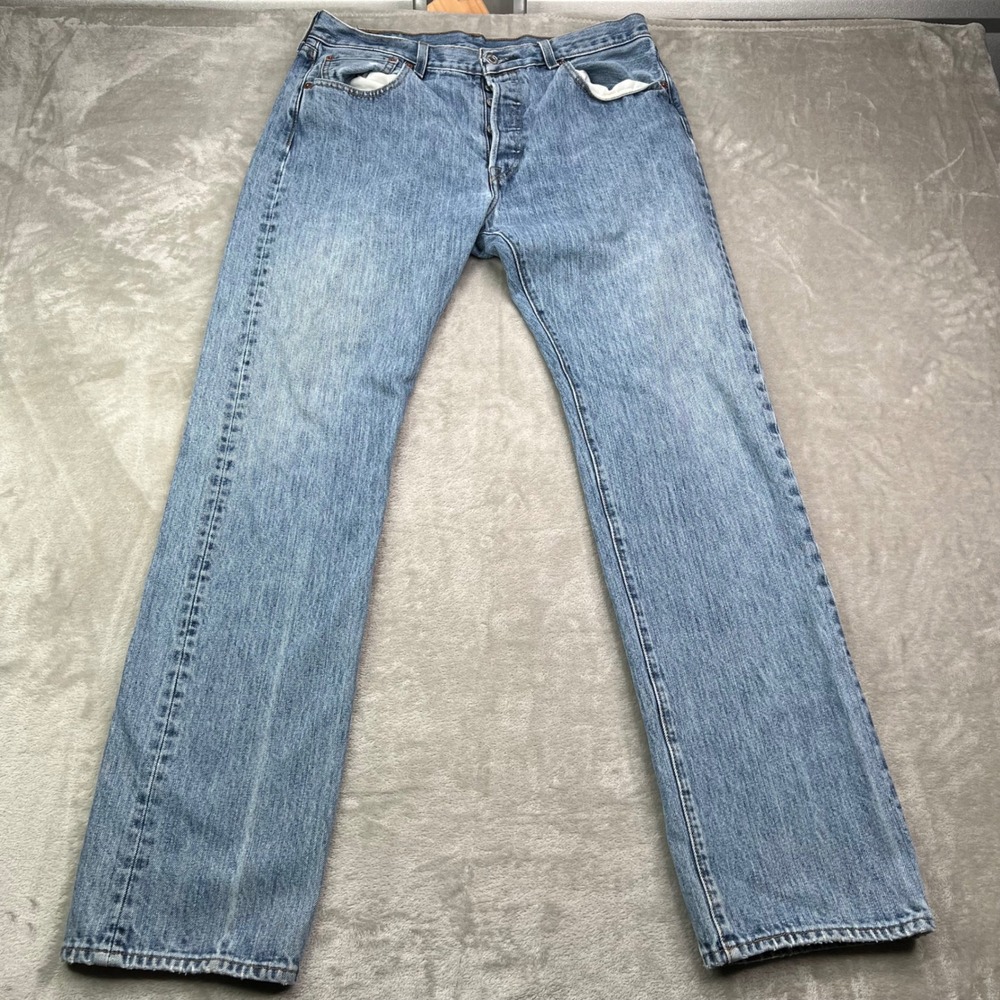 Levis 501 Original Fit Jeans Mens 34x34 Light Wash Blue Denim Button Fly Regular
